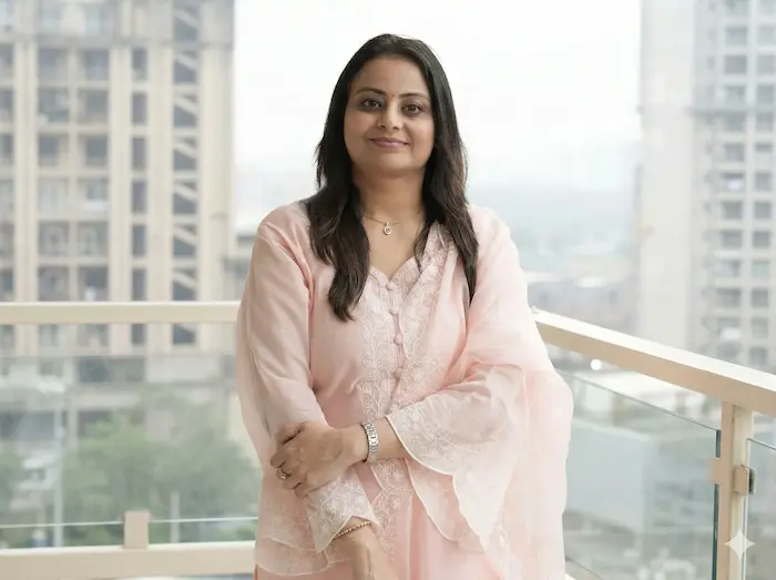 Experienced gynecologist consulting a patient in Gurgaon